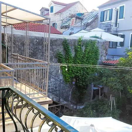 Romance 아파트 스플리트